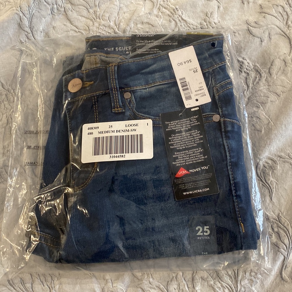 Woman's Reitmans 25p skinny the sculpting in medium denim